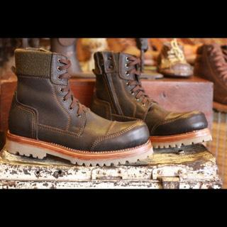 lukmannhkm's tweet photo. READYSTOCK #WAYOUTrocknrollwear#menshoes#menboots#womenshoes#womenboots .. http://t.co/mNI6hBBBFm
