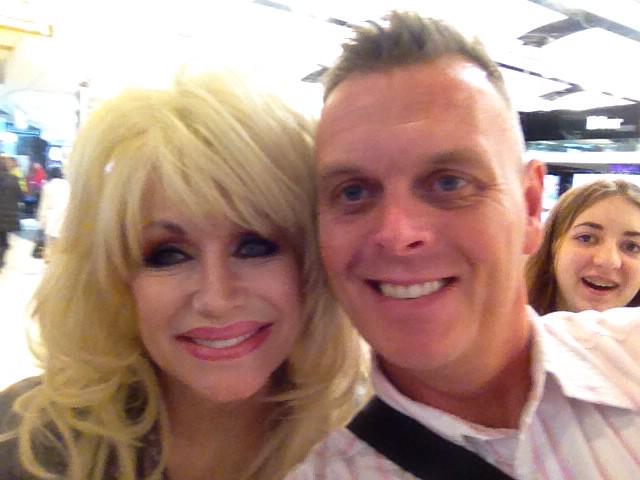 FineArt_Jeremy's tweet photo. U were absolutely lovely ... Such a legend @DollyParton ...stay brilliant x http://t.co/zapTuLYiby