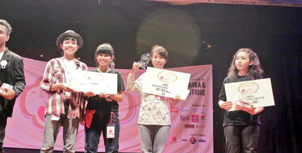 EuvoDays's tweet photo. Rookie DCC #MYSHOWTIME (15.02.15) (juara 1 @GUNIT_DC, juara 2 @EuvoDays, juara 3 @SparkleSmansa) http://t.co/EKlWGqPtEM