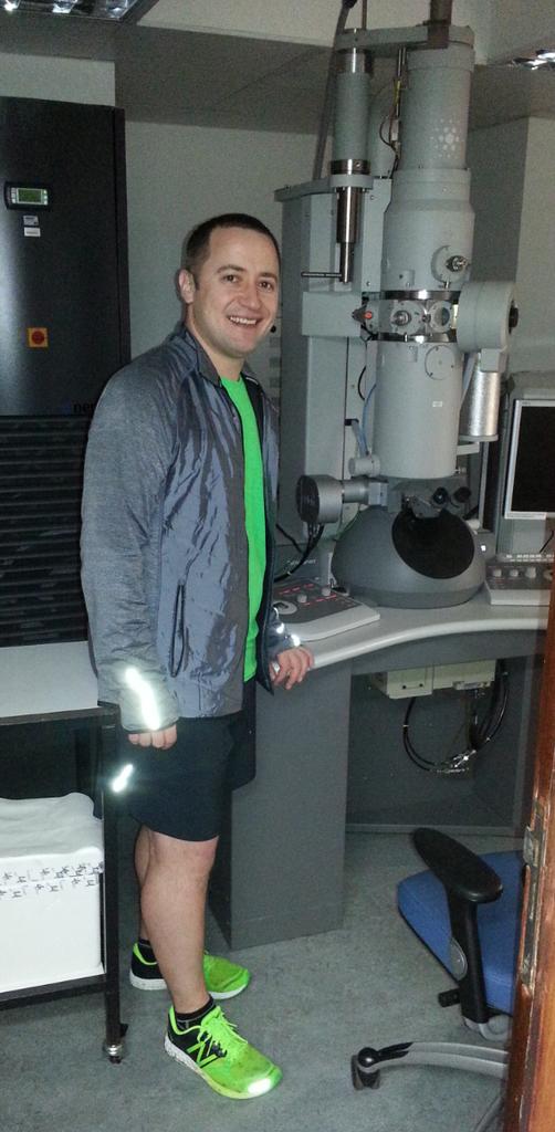 martinjones78's tweet photo. Back at the electron microscopes #newrunningkit #CRUK
@NEWBALANCEUK @SWEATSHOPONLINE
#FRESHFOAM #ZANTE #USEYOURRUN http://t.co/Fpf9MruXDE