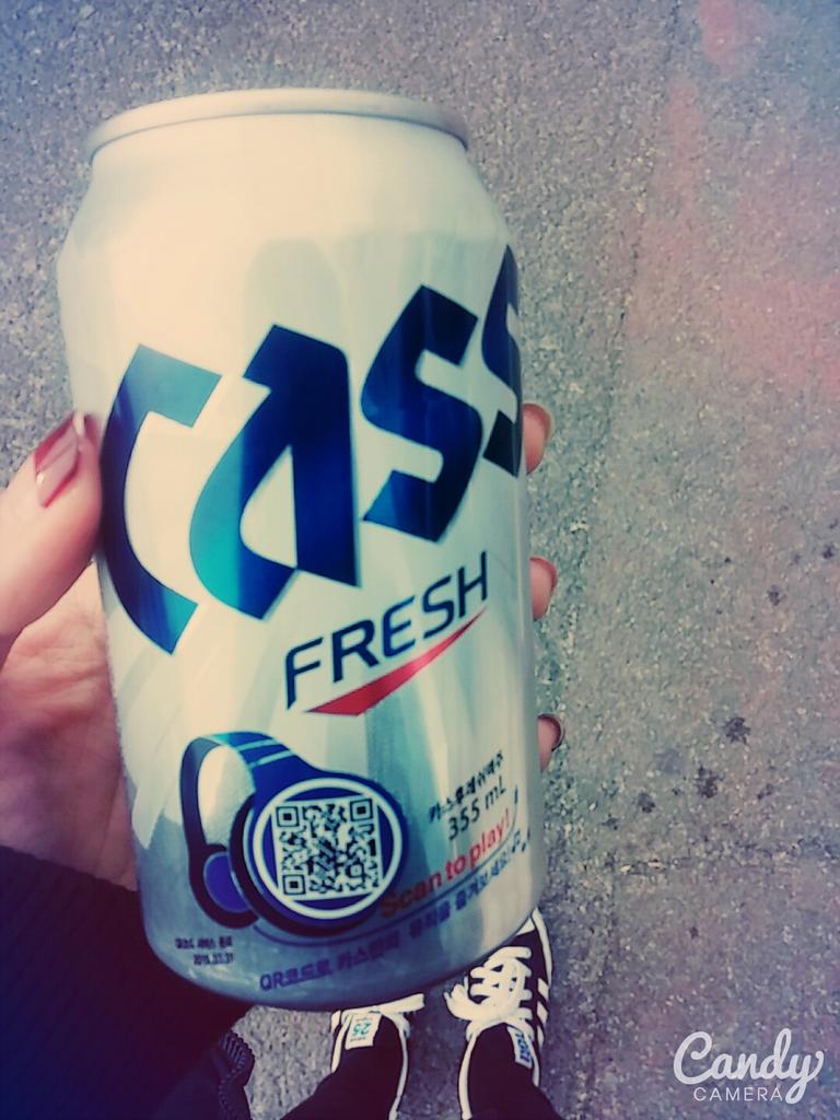 jji86's tweet photo. 경기끝나고 형부가 맥주 줬다 
집에가서 먹을께요 http://t.co/4OfrXSPFzF