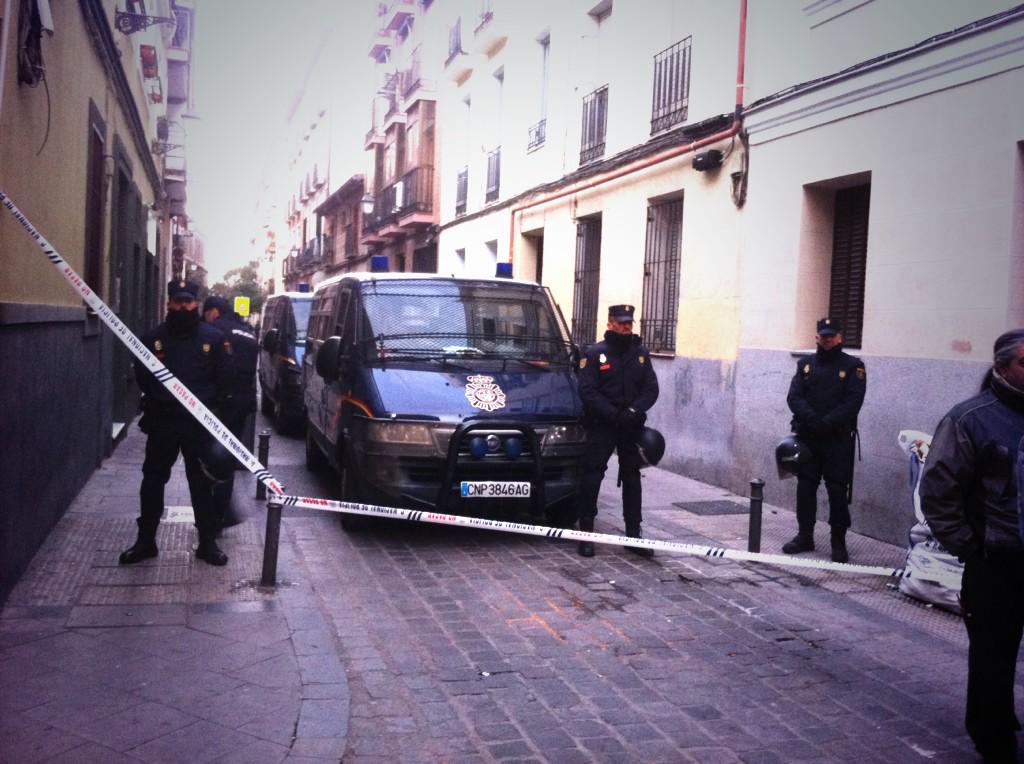 nuncivina's tweet photo. @josecdiez No es venezuela, es españa desahuciando a madre enferma y a su hijo, y barcenas a esquiar... http://t.co/pQiJexww8z