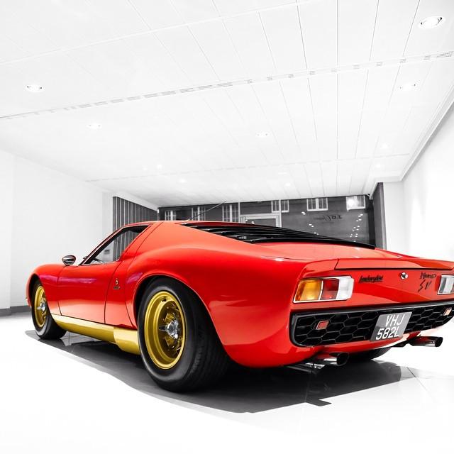 StyleEngine's tweet photo. Lamborghini Miura SV at JD Classics Mayfair showroom. Mount Row. #Lamborghini #Mayfair #MountStreet #MountRow #Lond… http://t.co/46flJjTYdH