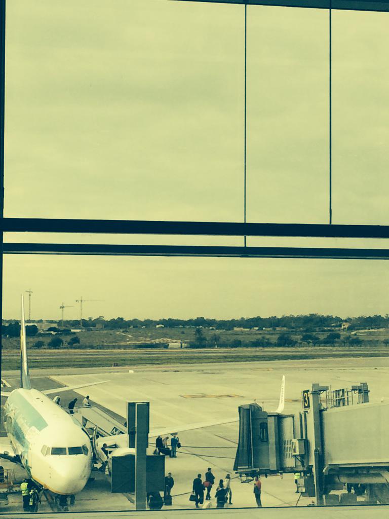 kiko_pyxn6's tweet photo. Buena mañana para volar! Bye Spain! London is waitting!! http://t.co/uY8lGI4Apy