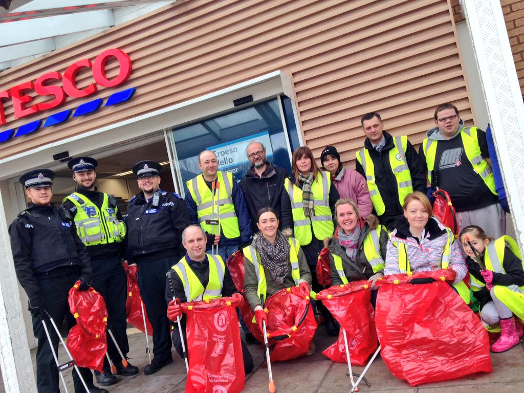 We're ready to go! Cleaning up the community in St Mellons today with <a href="/Tesco_Wales/">Tesco Newyddion Cymru / Tesco Wales News</a> staff &amp; PCSOs #bagsofopportunity