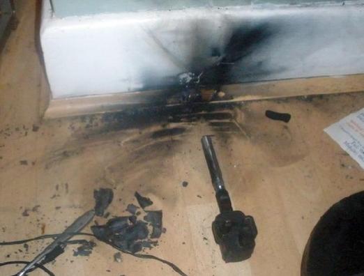 OneMKNews's tweet photo. BE CAREFUL: E-Cigarette charger bought from market in MK explodes in New Bradwell home. http://t.co/wfrKH5gBgm http://t.co/eFWXt9CBef