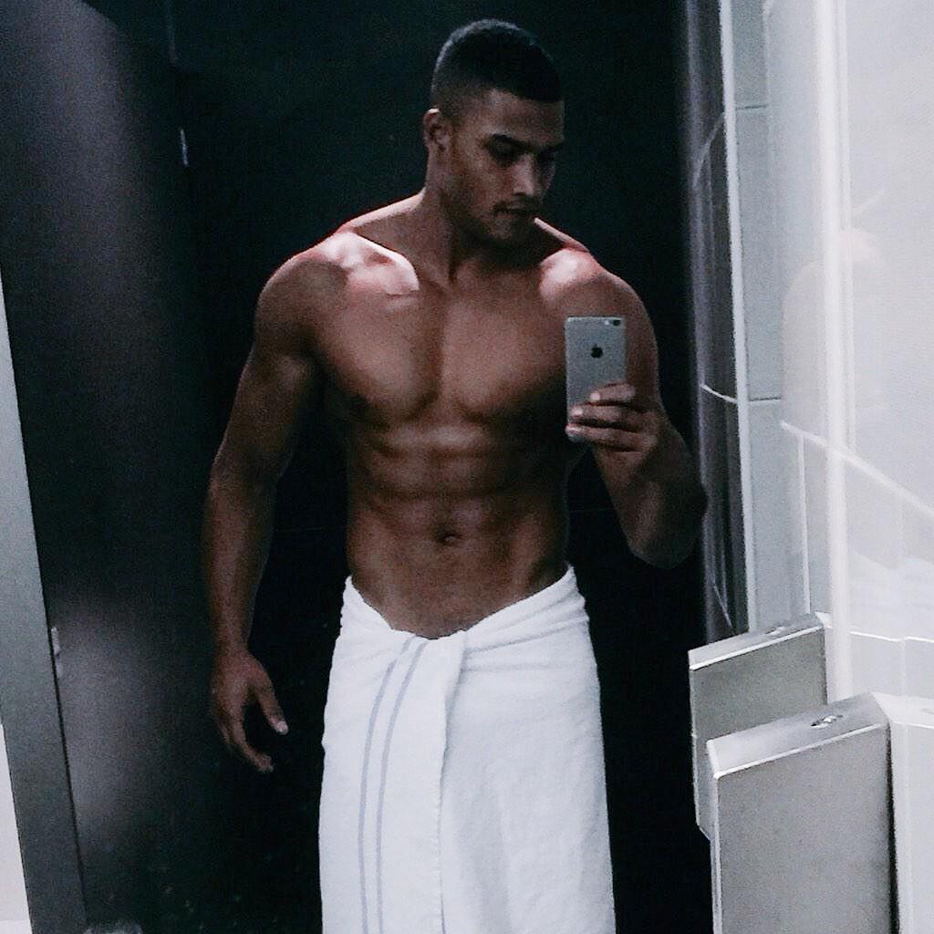 noodlearmz's tweet photo. Just out the shower http://t.co/6DT1puKksk