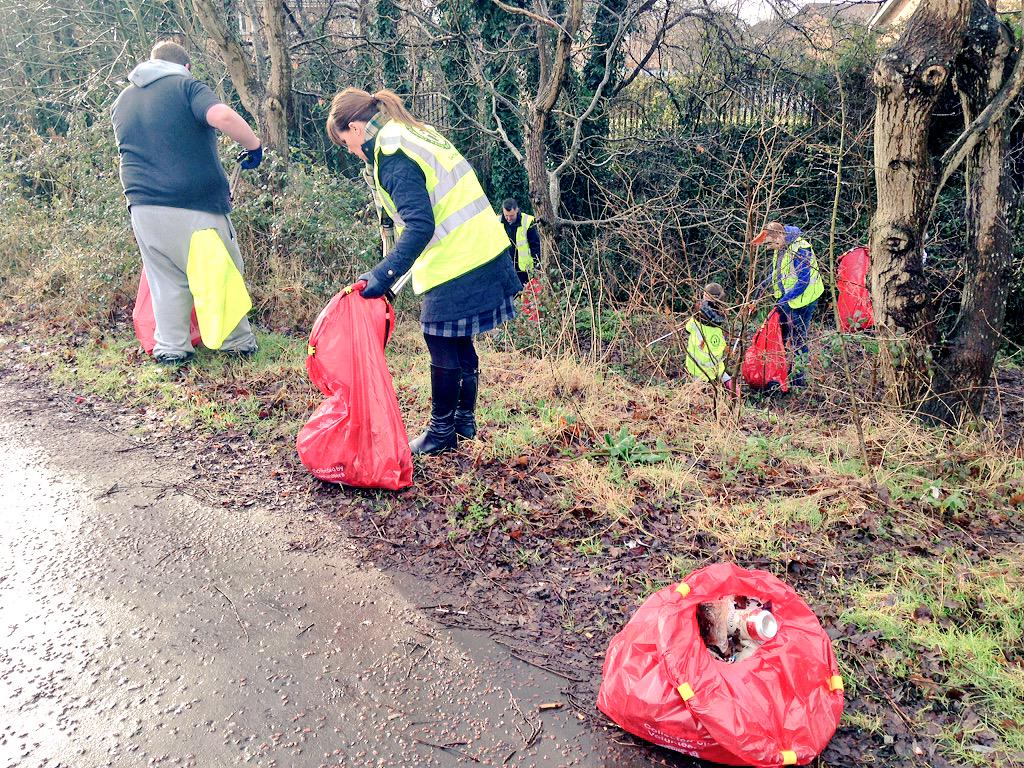 .<a href="/TescoStMellons/">Tesco St Mellons</a> staff doing a great job helping clean up the community @CardiffKWT <a href="/Tesco_Wales/">Tesco Newyddion Cymru / Tesco Wales News</a> #bagsofopportunity
