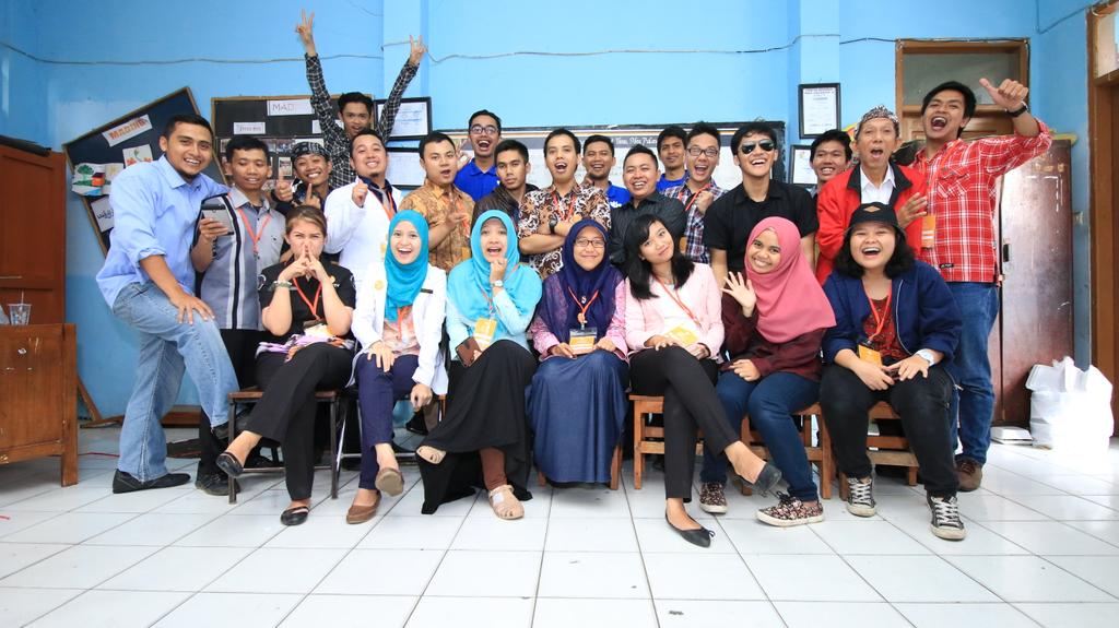 newaljabar's tweet photo. @KlsInspirasiBDG @Ririesss @dickysomnia @rendyfaqot @memifahrial http://t.co/vS8NBuSbF6