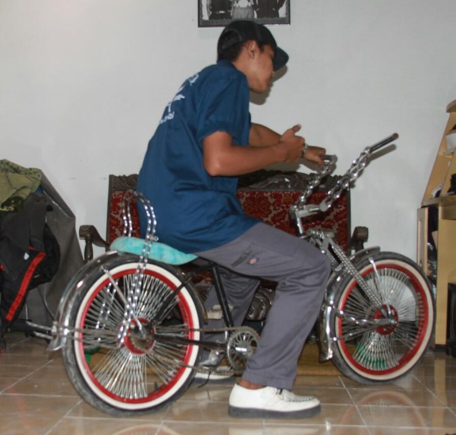 erixsuranto95's tweet photo. #Punkrocklowriderdeadline @DeadLine_Tgr http://t.co/GqkAAqhNVs