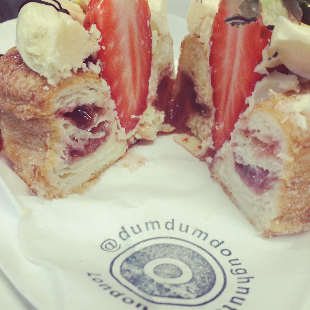 LaurenNotLozza's tweet photo. Great Friday afternoon treat @dumdumdoughnuts #eatme #cronuts http://t.co/KzQ7eWBJaH