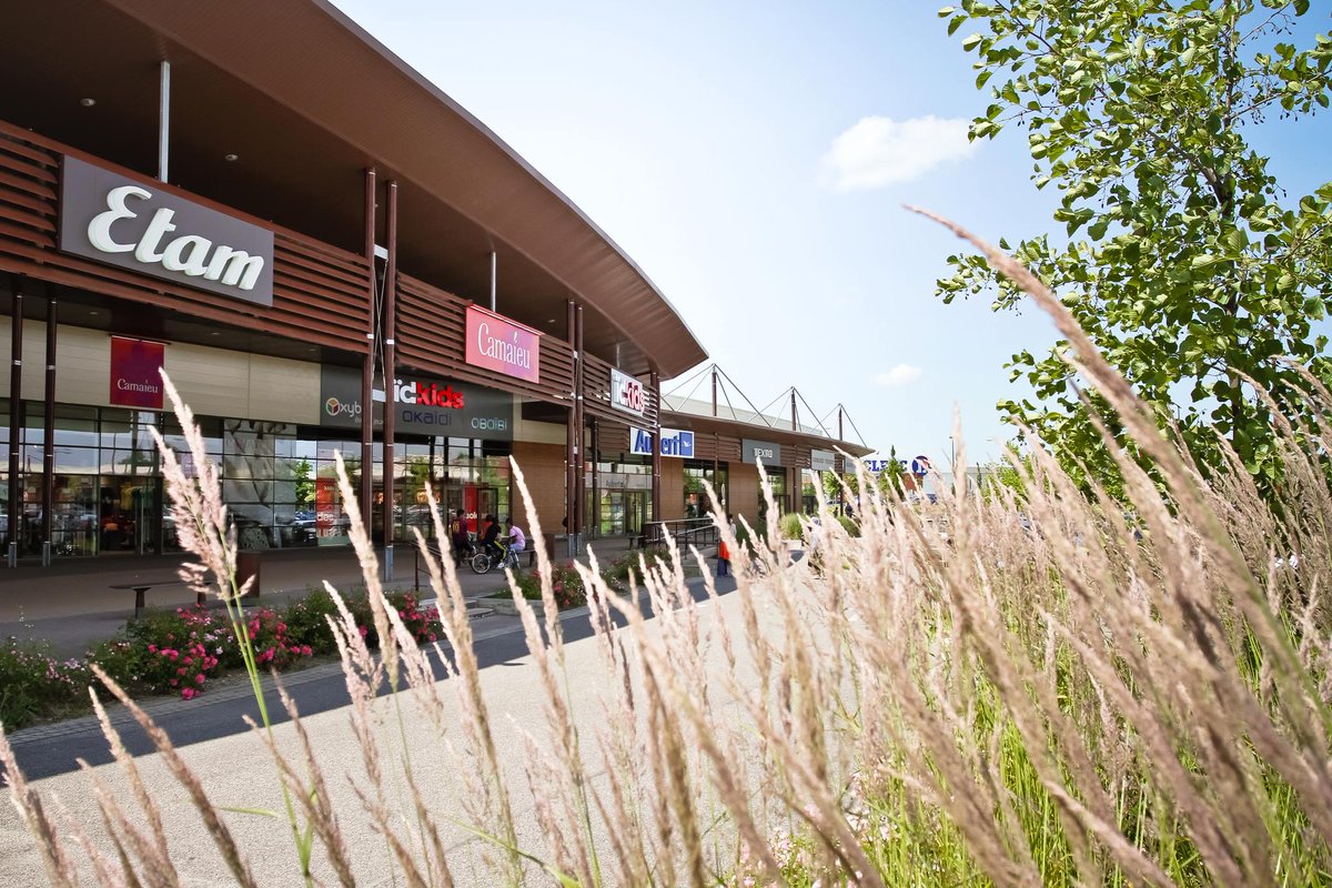 romain_yvrard's tweet image. opportunité #commerce #centrecommercial Place du Dauphiné proche #Lyon #shopping #franchise bit.ly/1F1P2N9