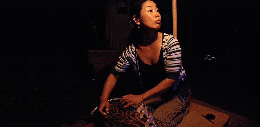 Telerama's tweet image. Paroles de directrice de théâtre : “ll n’y a pas une 'petite' culture spécifique aux enfants” po.st/g1RZFV