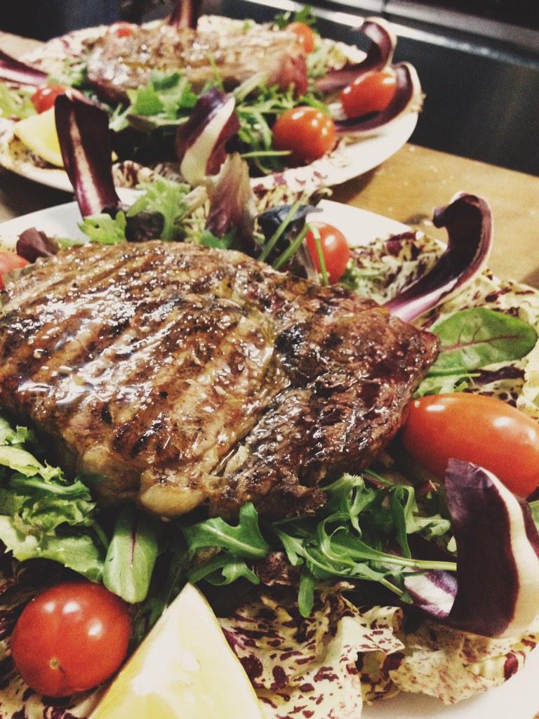 GaviusArnhem's tweet photo. Na de vrijdagmiddagborrel zin in een goede rib-eye? We zijn vanaf 18:00 weer geopend! http://t.co/5Wn0qxyHYT