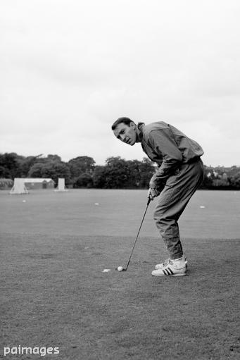Happy birthday to England great Jimmy Greaves who is 75 today. Sure he\d take a 75 out on the course today. 