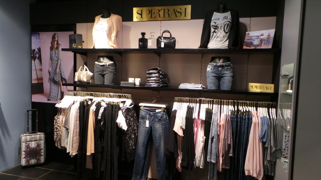 JKABSDidam's tweet image. Wowie!  Onze nieuwe Softcorner van #Supertrash ziet er echt geweldig uit 😊! We love 💜 #Didam