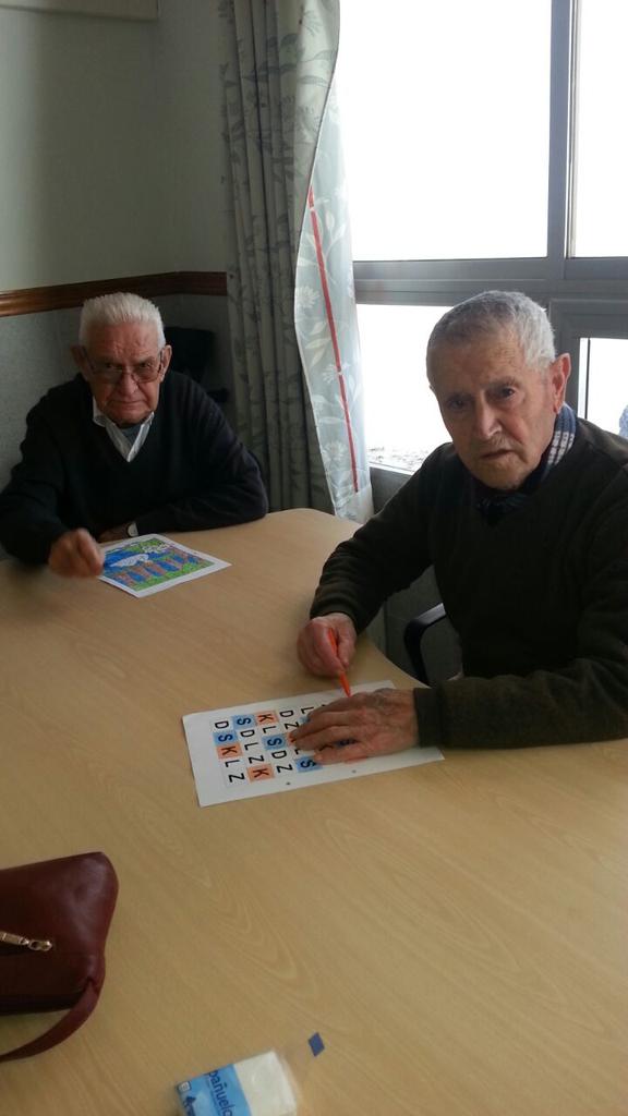 Nuestros mayores ejercitan su mente en Estimulación Cognitiva.