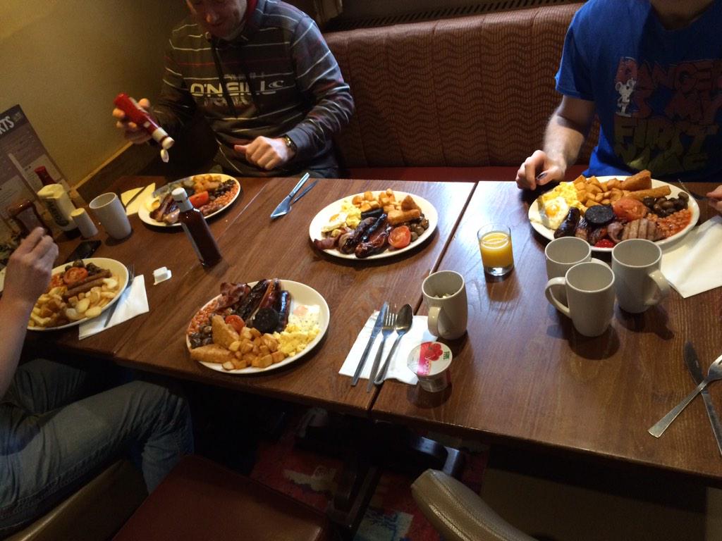 Showdowndjs's tweet photo. #Gillingham vs #Harvester 'All You Can Eat' Breakfast... done!
#Smashingtons http://t.co/zTNC7nY9OR