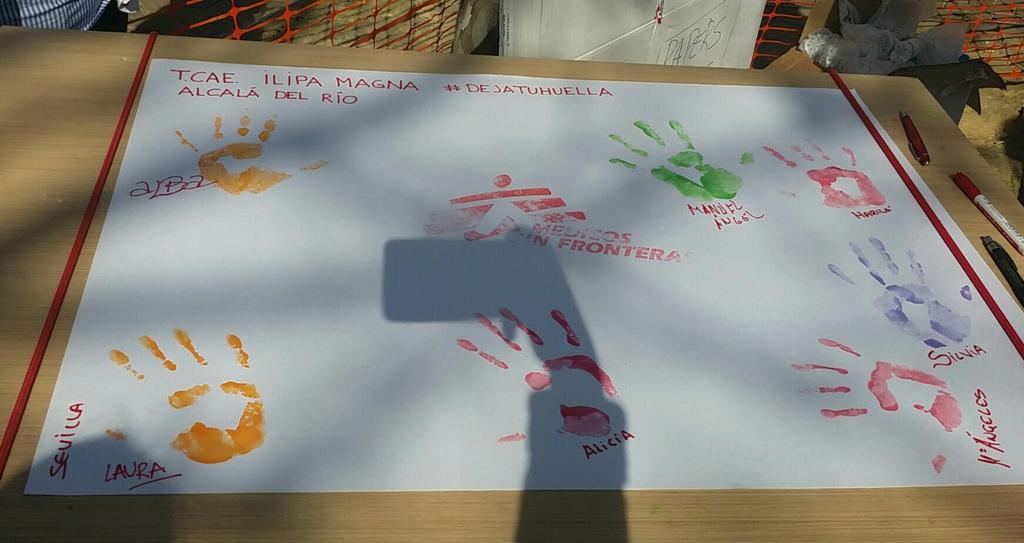 Marilopl's tweet photo. #dejatuhuella TCAE CON MEDICOS SIN FRONTERAS http://t.co/je9fbcNw4I