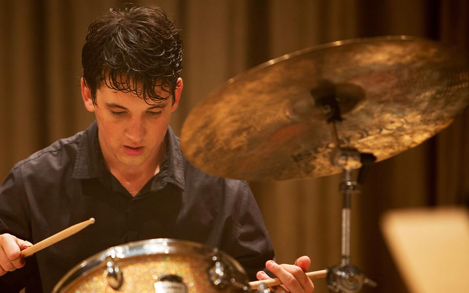 Майлз теллер whiplash. Одержимость 10 глава. Тайная одержимость 2019. Одержимость симмонс. Одержимость 10 глава.