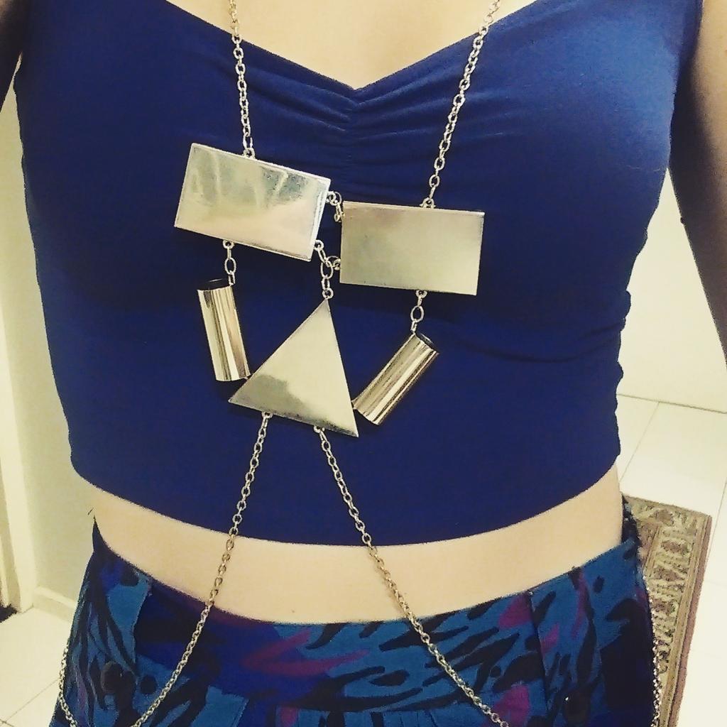 lisof's tweet photo. A fab example of thinking on your feet #LISOFLoves @FashionJazz What to make when your necklace breaks.A body chain http://t.co/00nsCV6OF4
