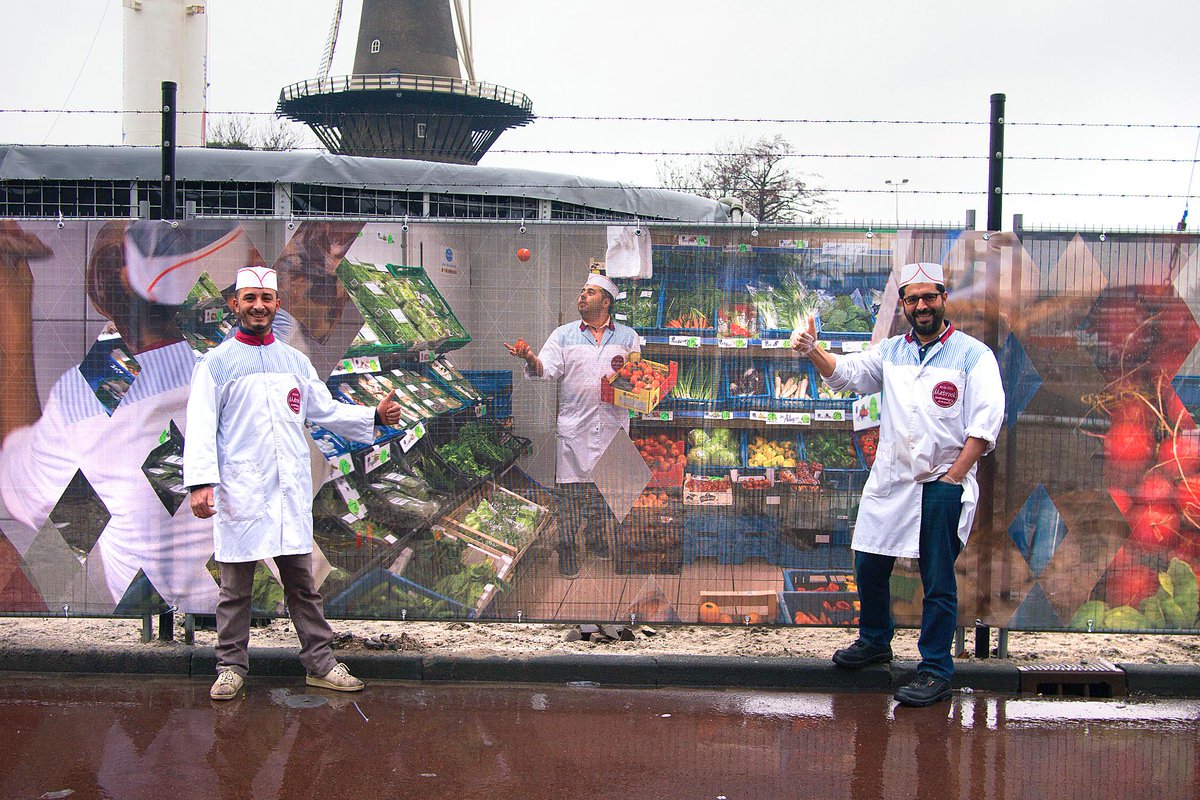 En Maboek hangt al... 300 meter foto's verhalen en vormgeving op de Lammermarkt