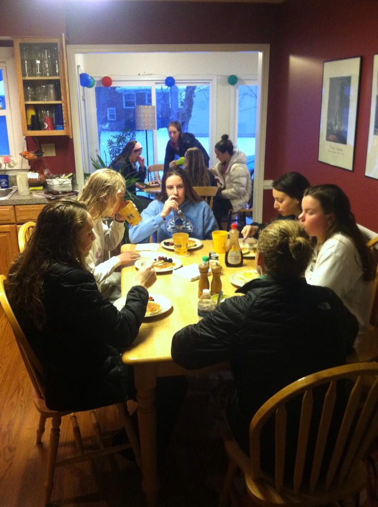 ByPatForde's tweet photo. What happens when school starts late but practice ends at 6:30? @lakesidehawks breakfast invasion happens. http://t.co/BOoQeo6JkS