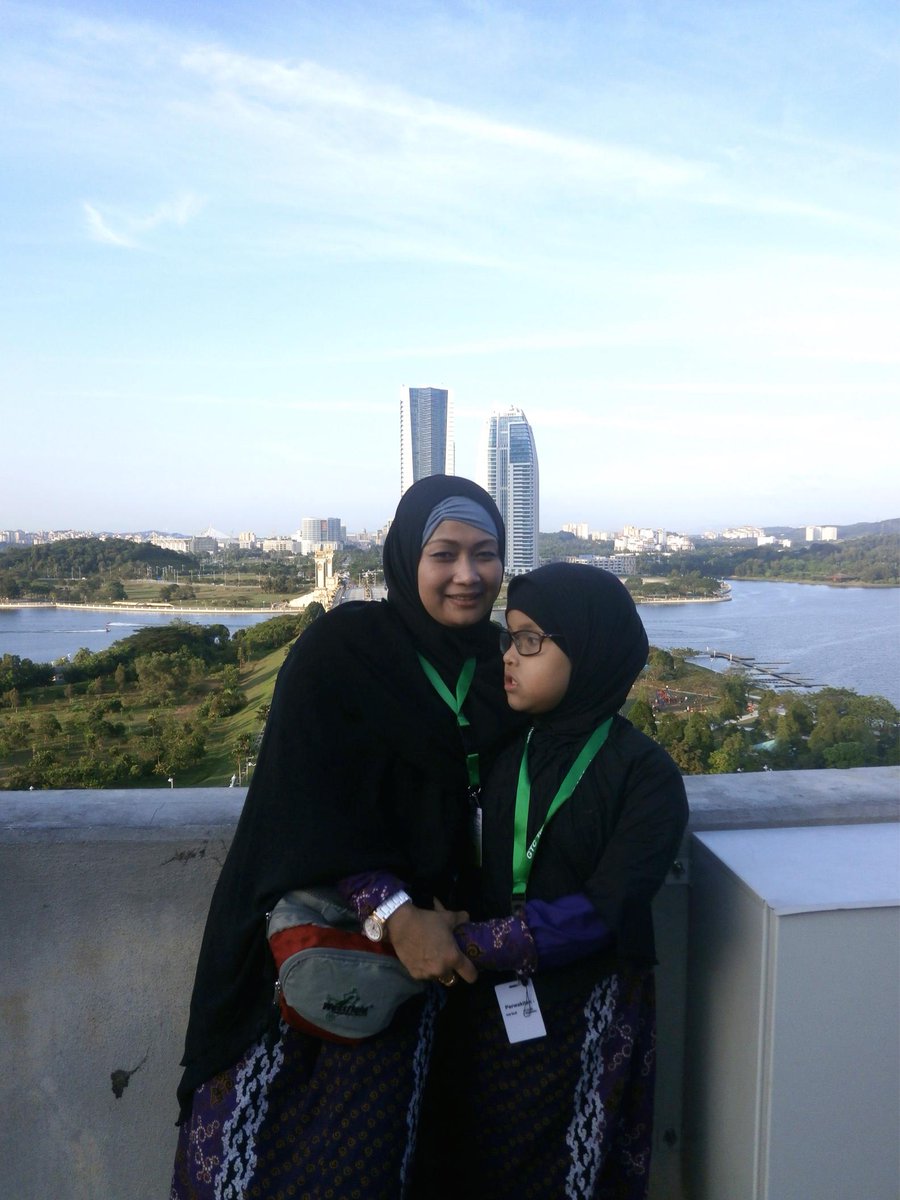 PutriArianni's tweet photo. @putrajaya with my beloved mama http://t.co/NHhxOaUPd8