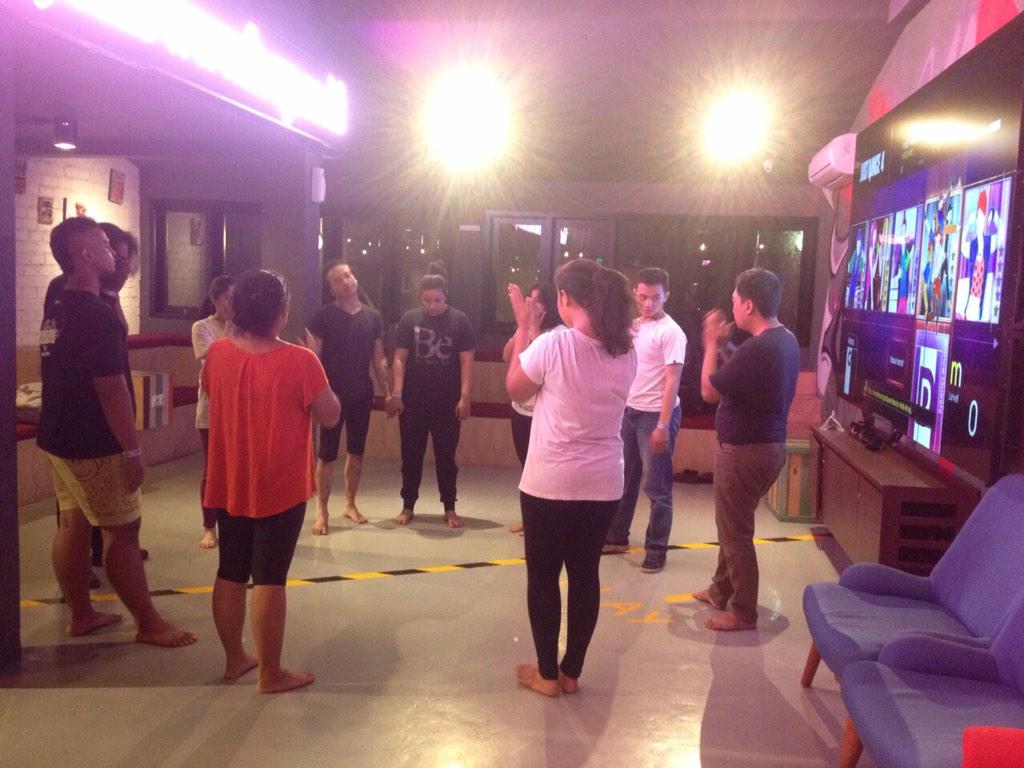 @Kelompok_pojok bersiap untuk latihan teater loh loopers #LoopstationJkt