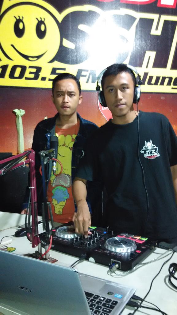 Kangen 🙋 <a href="/jossh_FM/">jossh tulungagung</a>: Dj <a href="/DinarRzq/">Dinar Rizqi Yuangga</a> <a href="/VanDKHard/">VanDK</a> show <a href="/jossh_FM/">jossh tulungagung</a>