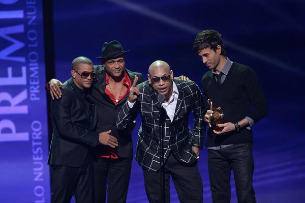 EnriqueGang's tweet photo. [PIC] Grupo de Zona, Descemer Bueno, and Enrique Iglesias onstage at the 2015 Premios Lo Nuestros Awards. http://t.co/kuJFuMCZiE