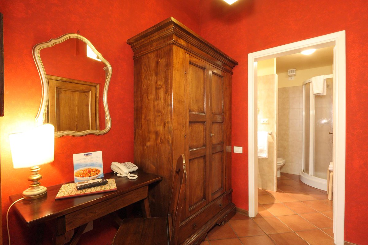 hotelmarios's tweet photo. many cuddles for you @hotelmarios starting from €80 the best place to stay in #florence #hotel http://t.co/lEeYmW0tm7