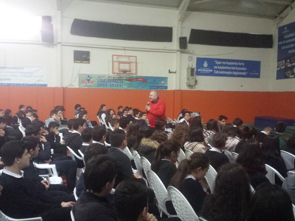 Orhan Kural ile çevre konferansı Yedikule Anadolu Lisesi'ndeyiz
 @Mustafa___Demir