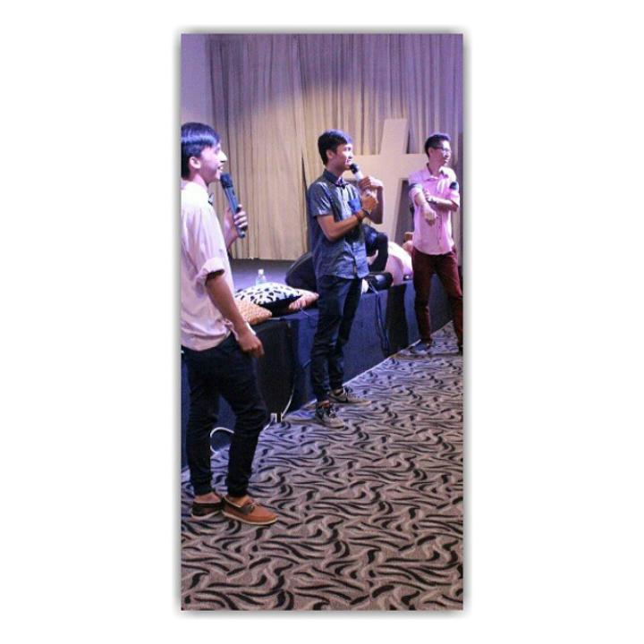 barsiHOME's tweet photo. makasih buat sharingnya kakak @StevenLindrasan di ibadah 1&amp;2 juga k' @clarissaefendi di ibadah 3 http://t.co/0LJ9MIsJSD