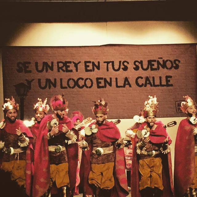 comparsa_elrey's tweet photo. Foto de ayer de la actuación en el Teatro. Hoy os esperamos con mas ganas!!! http://t.co/x0eJRLqUoV