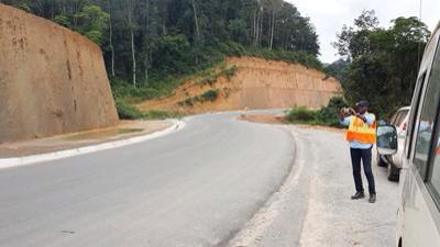 pierremouL's tweet photo. Ndjolé - Medoumane... Le chantier avance, le Gabon qui gagne
#otambiA http://t.co/DTCaSIzi8m