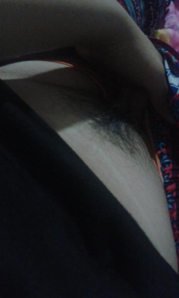 karinaptrrr's tweet photo. Lg colok memek yg sange telfon mau desahan ni http://t.co/iroR0bxUq6