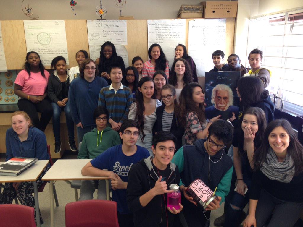 mrs_a_pari's tweet photo. P4 science!!! #coldbutnotthatcold http://t.co/koWW42LmWx
