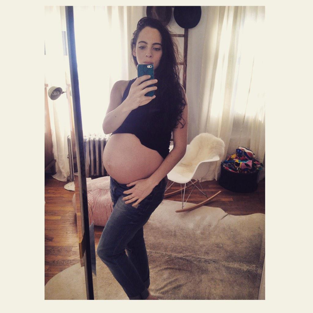 CherryRebecca's tweet photo. Almost 33 weeks! #pregnant #baby #babybump #fitness #fitpregnancy #expectingmodel #model #maternity #hot http://t.co/wq8CGC6qGG