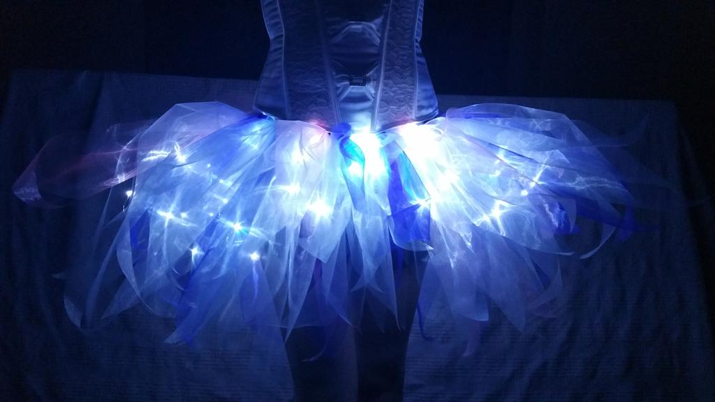 bouldertutus's tweet photo. My arctic #ledjellyfish #jellyfish https://t.co/texIQ5F7ta #bouldertutus #electricforlife #ledclothing #lightup http://t.co/v3XvErx2u8