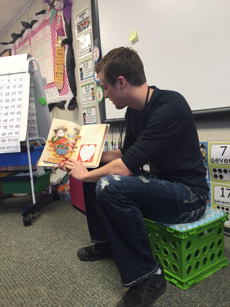 TopDogKids's tweet photo. Chris is reading Roses are pink and your feet really stink.#chrisiscool.by Gracie http://t.co/2TsvLKKXkm