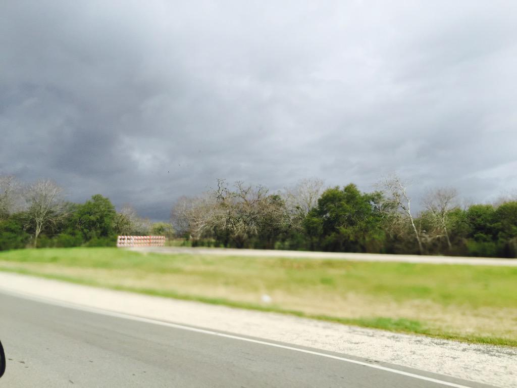jacelarson's tweet photo. Rural #Texas. It is raining somewhere. #WorkTrip #Rain #TexasIsFlat #Clouds #AustinBound @kprc2 http://t.co/vkDrW4QDkC