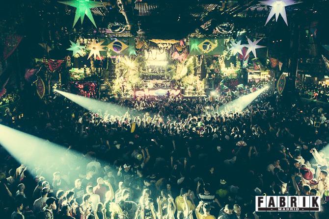 EntradasAqui's tweet photo. Os dejo alguna fotito!!
De lo que a sido una de las fiestas mas Épicas de #Fabrik. http://t.co/S6Bz1FR9Cq