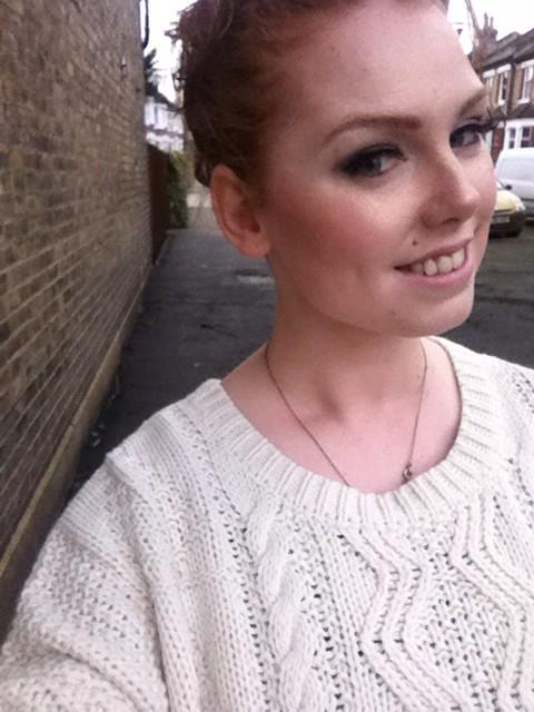 Casual bun and baggy jumper sorta day. :) http://t.co/WErf0c2wpP