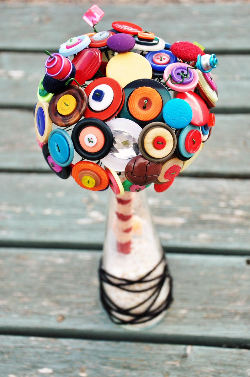 NobiasArt's tweet photo. New custom order finished:) I hope she will #loveit. #buttonbouquet, #buttonart, #homedecor. #buttondecor,#quirkyhome http://t.co/JL2ta8NMKn