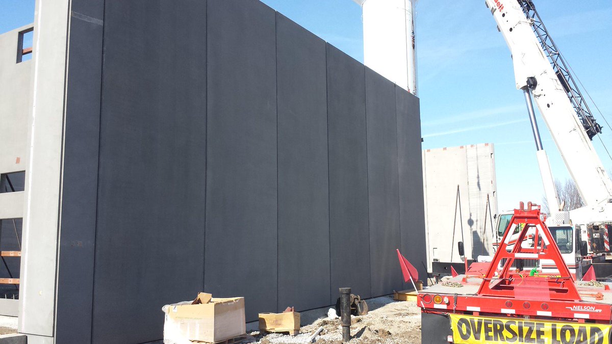USErectors's tweet photo. Finishing up setting Precast Panels at Pella Lincoln Elementary http://t.co/rPCzMlQ4YN