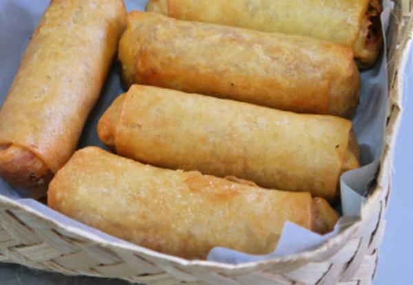 detikcom's tweet photo. Mana yang Enak? Lunpia Gang Lombok, Mataram atau Jalan Pemuda http://t.co/Rfoys2lnK0 via @detikfood http://t.co/UiKZxj8QfC