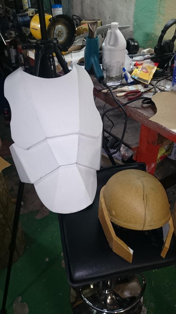 moon_unit_eric's tweet photo. @karleemo Terran Republic medic from @planetside2! My first Worbla project. The armour is perfect, but... paaaaaint http://t.co/hDsOLWyQua