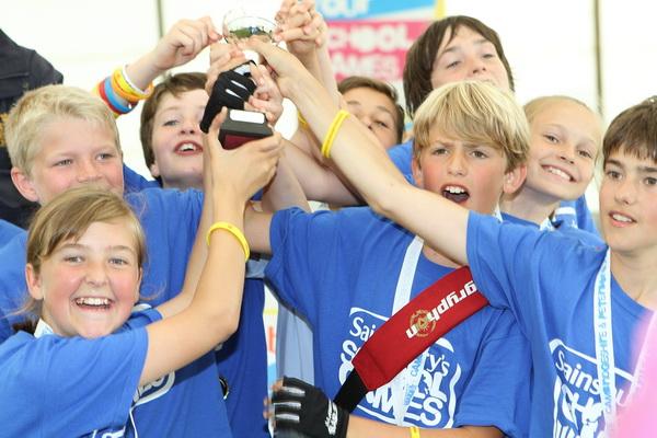YourSchoolGames's tweet photo. The school games film will be released on Monday – who’s excited to see it? http://t.co/1nmwpKa6U4 #EllasFuture http://t.co/OysV0Ia9NP