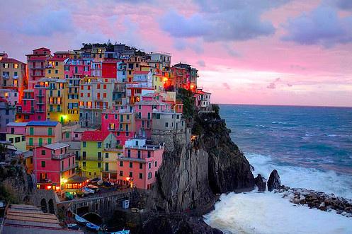 LugaresConMagia's tweet photo. Acantilado en Manarola-Italia, un lugar realmente mágico. http://t.co/tdOEv9ozgV